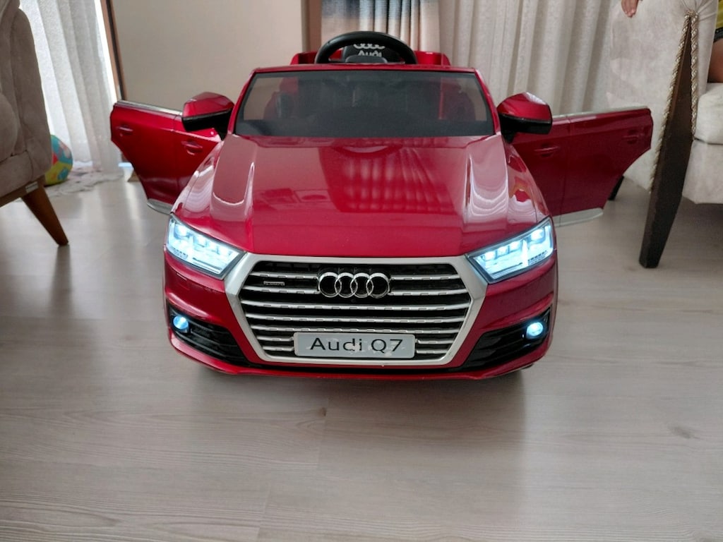 AUDI Q7 AKÜLÜ ARABA 12V