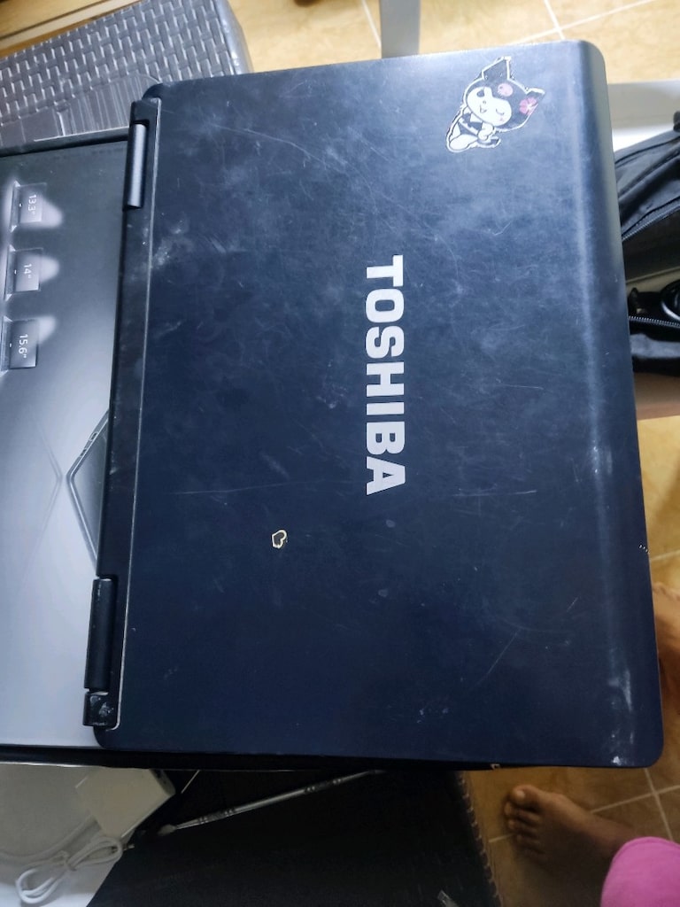 Toshiba satalite L40 14h laptop - 5