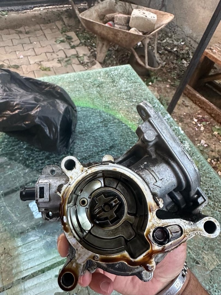 Audi vakum pompası