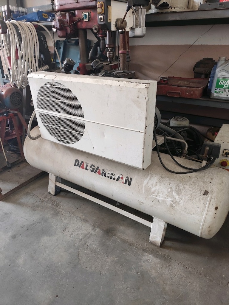 DALGAKIRAN 300 LİTRE DÖKÜM KAFA KOMPRESÖR YENİ GİBİ - 3
