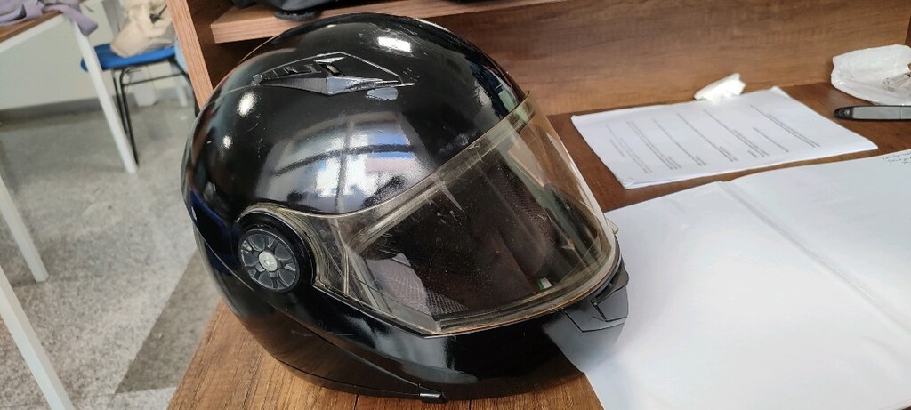 ihtiyaç fazlası siyah saydam vizörlü kask - 3