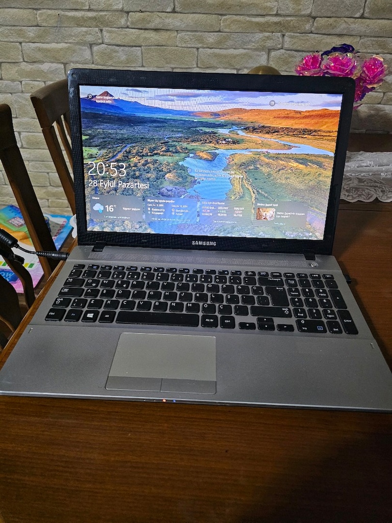 Samsung laptop - 2