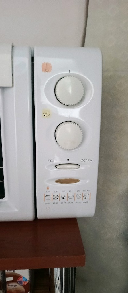 mini fırın arçelik 3 tepsi var üstümde balık et yapılıyor - 3