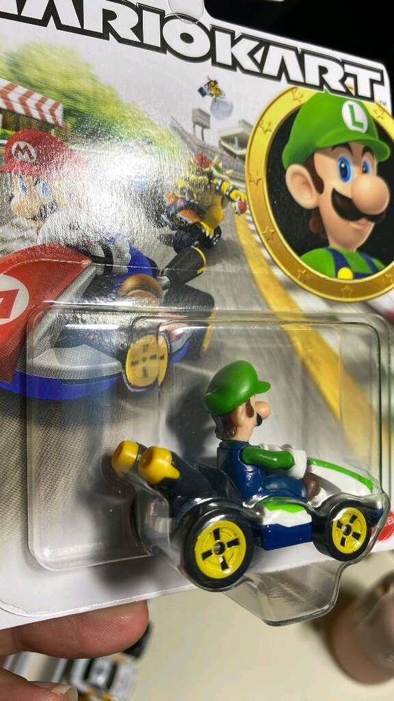Hotwheels MarioKart Luigi - 4