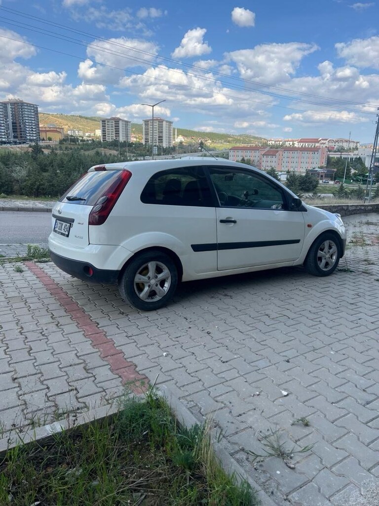 2006 Ford fiesta 1.4tdci confort camlı van makyajlı renk inci beyaz - 2