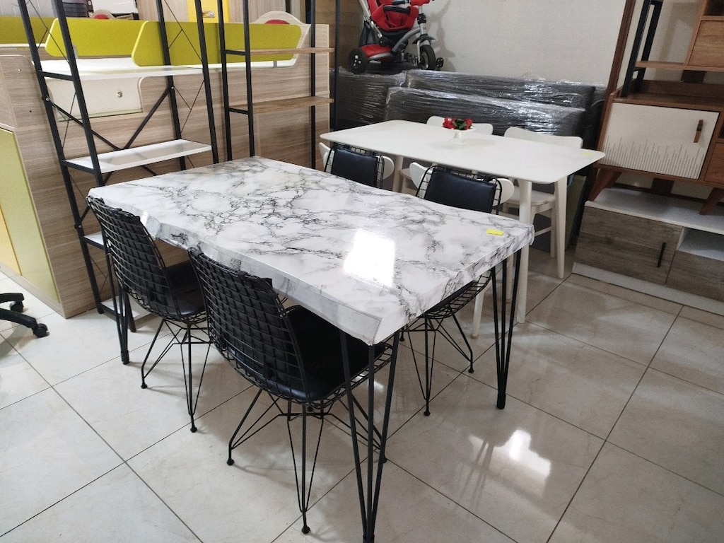 mutfak masası ve dört adet sandalyr - 3