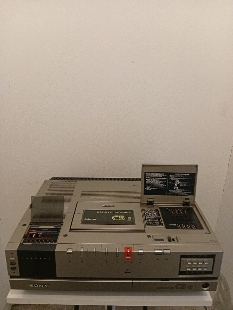 antika Sony Betamax video kaset oynatıcı - 2