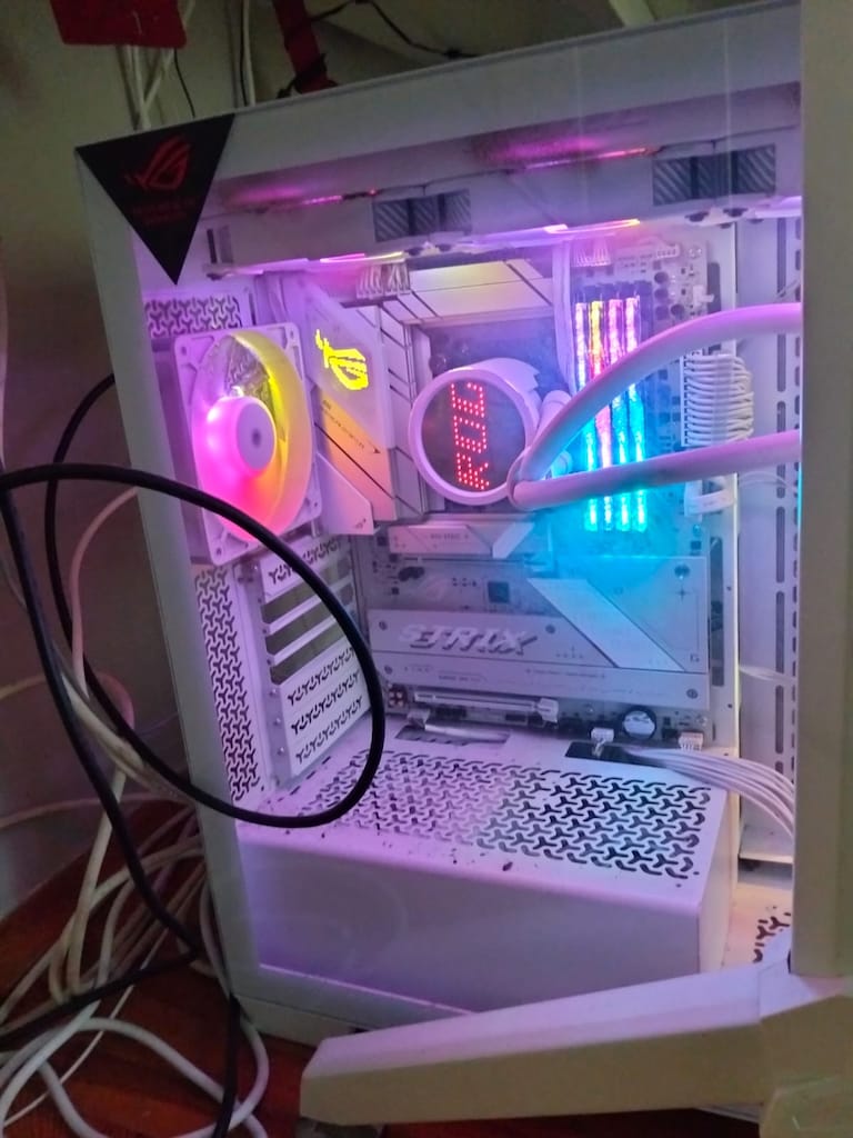 ÜST SEGMENT – BEYAZ ROG / CORSAIR SİSTEM - 3