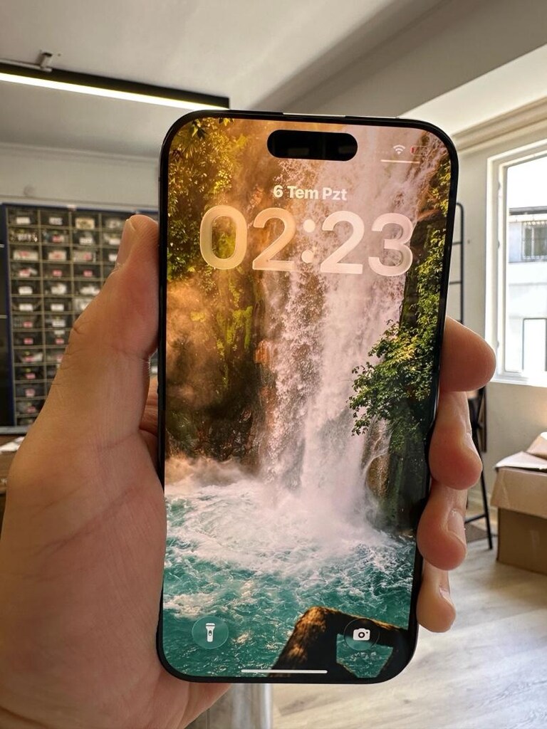 iPhone 15 Pro Orijinal Lekeli Ekran - 2