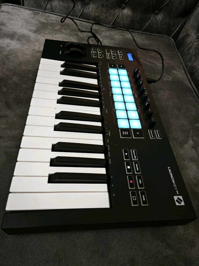 Novation Launchkey 25 MK3 - 2
