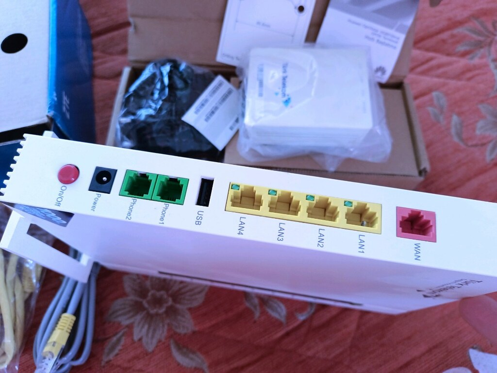 Başlık: Sıfır Kutulu Türk Telekom Wi-Fi 6 ZTE H3600 Router + Huawei ON - 3