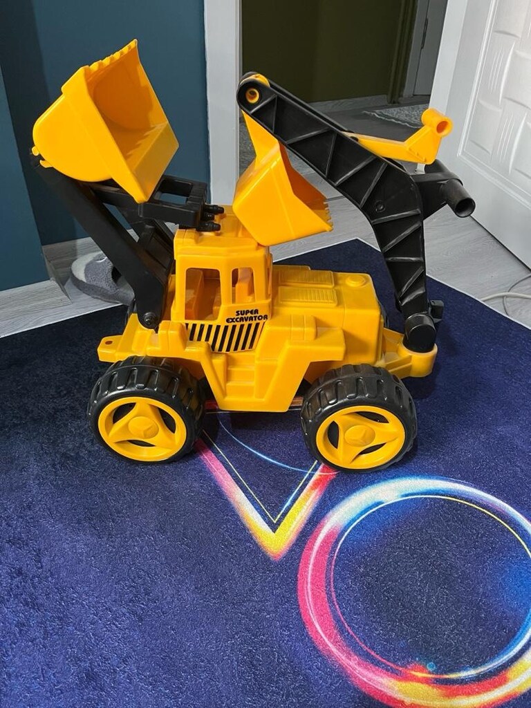 Büyük boy oyuncak kepçe ve büyük boy oyuncak kamyon - 3