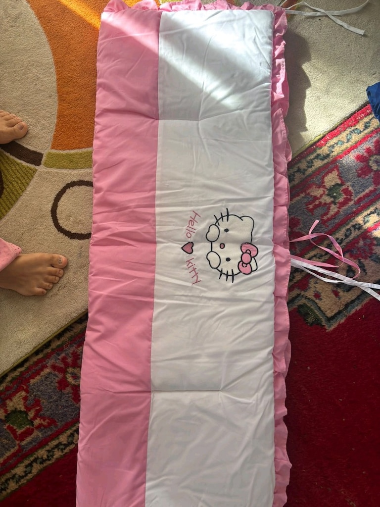 Hello Kıtty pembe fırfırlı yatak ortusı - 3
