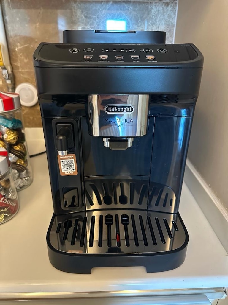 De’Longhi Magnifica Evo ECAM290.61.B – Az Kullanılmış, Süt Hazneli - 2
