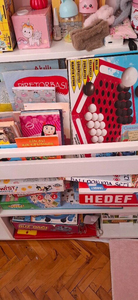 Kitaplik ve Oyuncak dolabi - 2