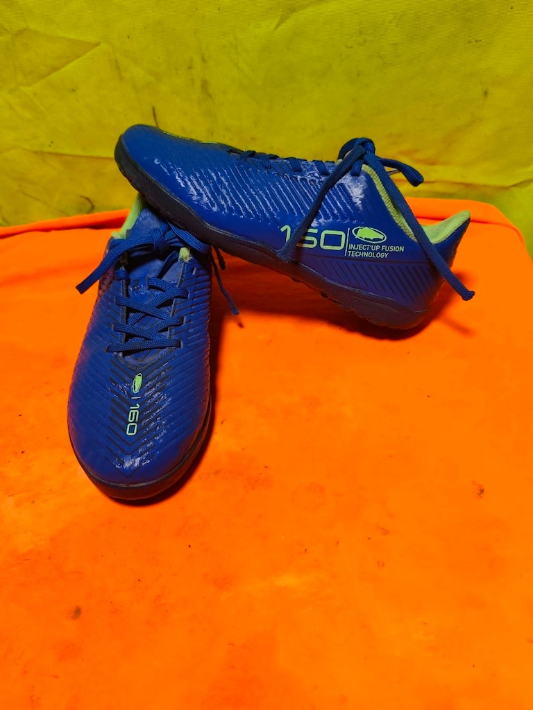 Decathlon marka halı saha ayakkabısı 37 numara