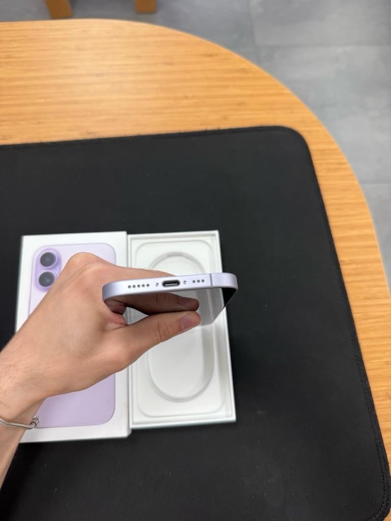 İphone 17 256 Gb Lila 1 Günlük %100 Pil Devir Sayısı 1 - 5