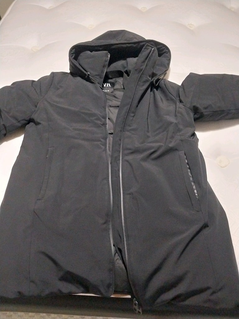 Zara Mont