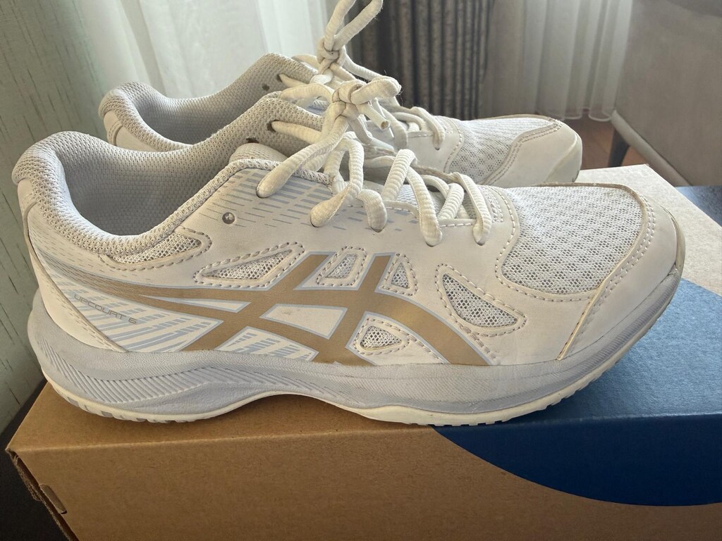 Asics Upcourt 6 GS 36 Numara (Dans salonunda çok az giyilmiş)