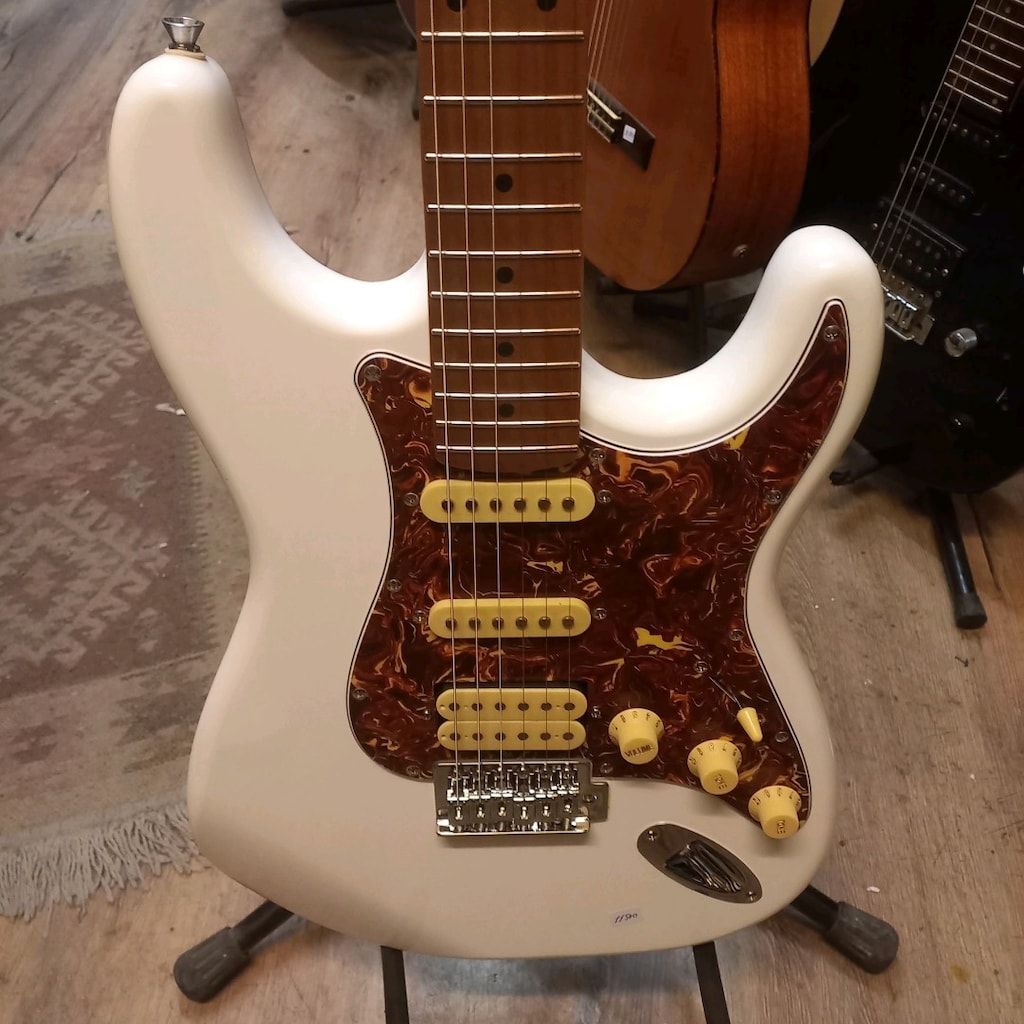 Strauss HSS elektro gitar.. Sifir kutuda - 2