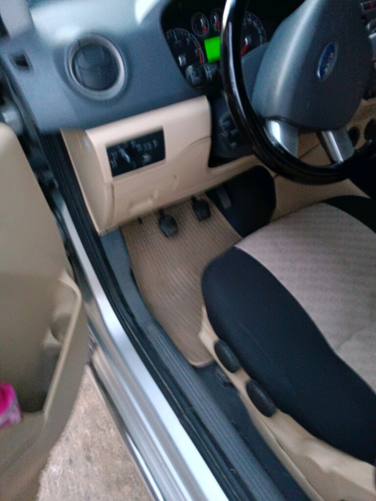 Ford connet 2010 GLX 110 luk - 14