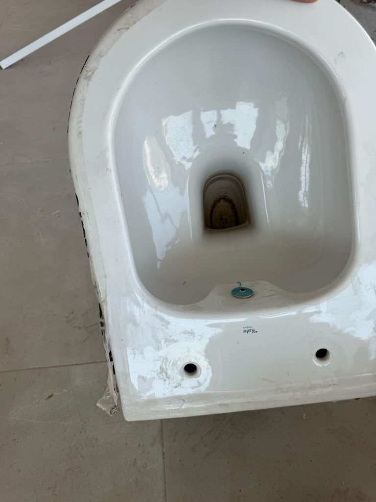 Jelatinleri üstünde Lavabo ve tuvalet - 5