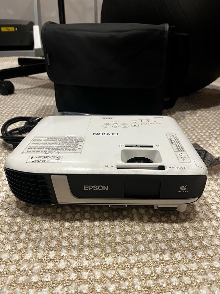Epson EB-X51 Projektör - Az Kullanılmış, Taşıma Çantası - 2