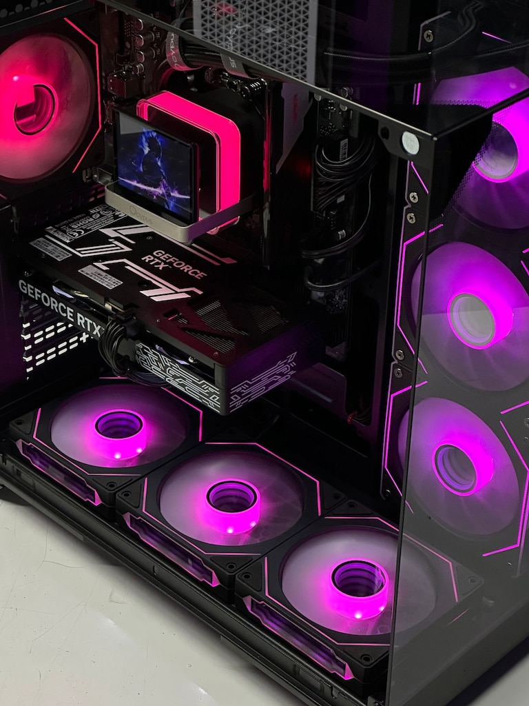 Ryzen 7 7800X3D - RTX 5060 8GB - 16GB RAM - 1TB M.2 SSD - 4