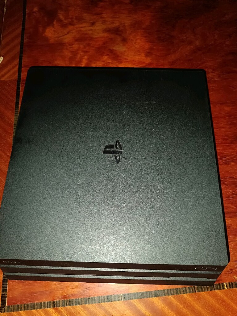PlayStation 4 pro 1 TB 1 kol 1 disk temiz bakımlı online sorunsuz - 2