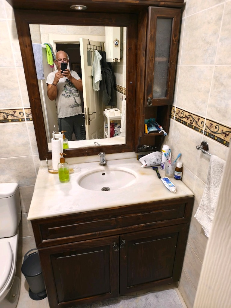 Aynalı Banyo dolabı , mermer lavabolu. - 4