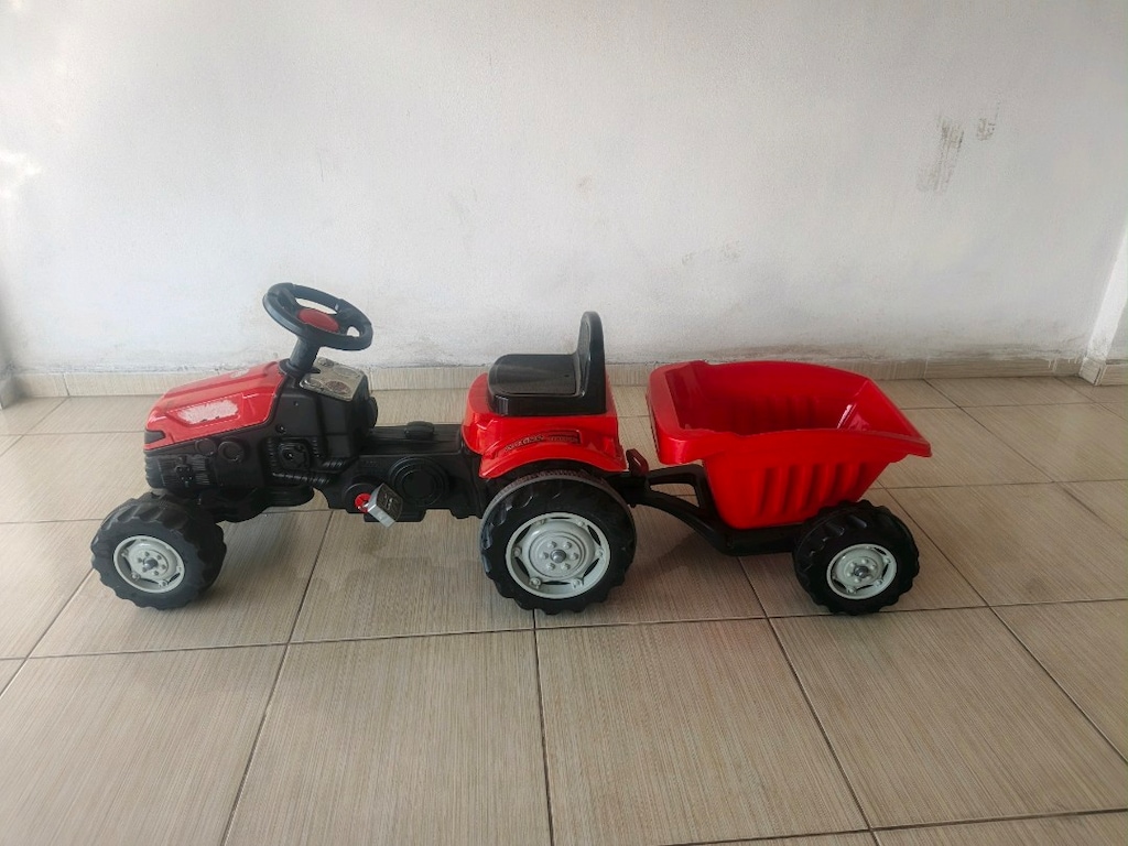 Pedallı az kullanılmış vagonlu traktör. - 2