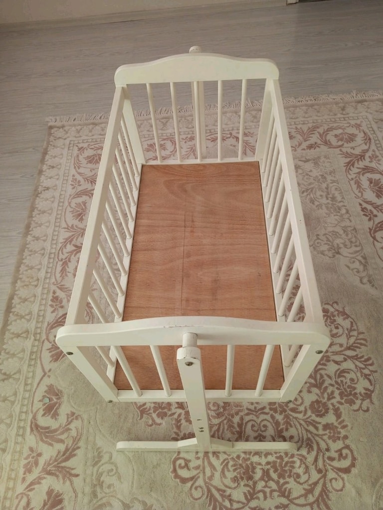 Beyaz Ahşap Sallanan Bebek Beşiği – Yatağıyla Birlikte - 3
