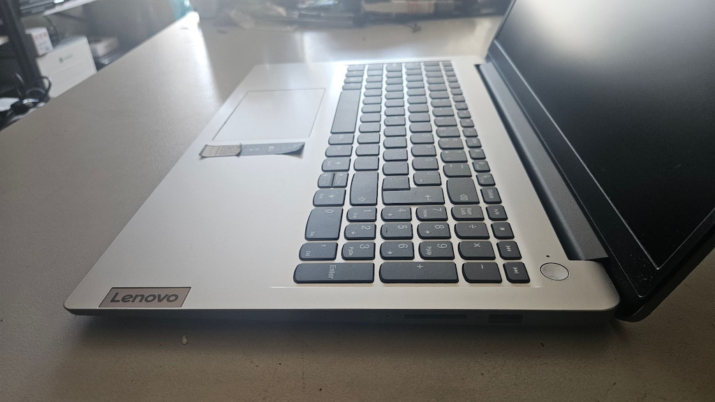 Lenovo Celeron İşlemcili 4 GB DDR4 Ram 128 GB SSD Kutulu Laptop - 6