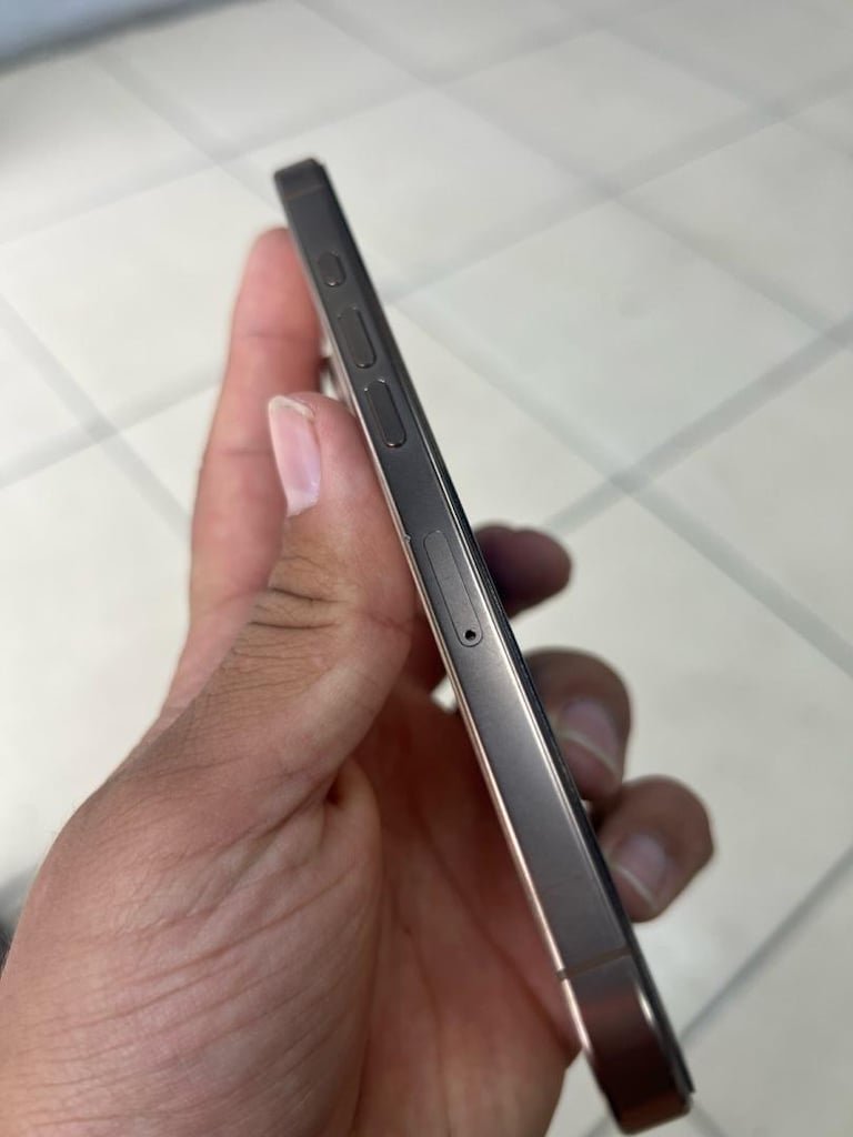 iPhone 16 Pro Yd - 4