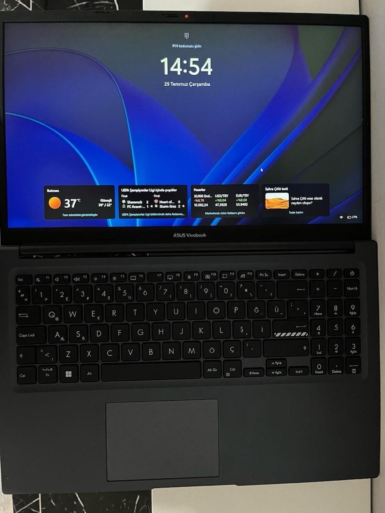 ASUS Vivobook laptop - 9