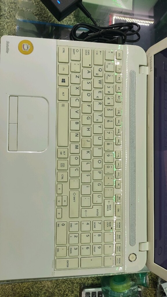 Toshiba leptap win10 6 gb rem amd işlemci 15.6 - 2
