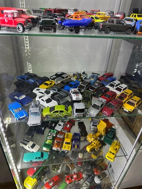 1:64 hotwheels koleksiyonu+vitrin