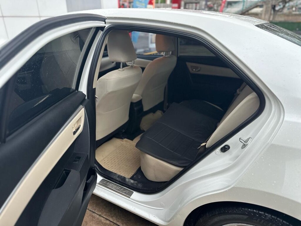 2014 Toyota corolla - 8