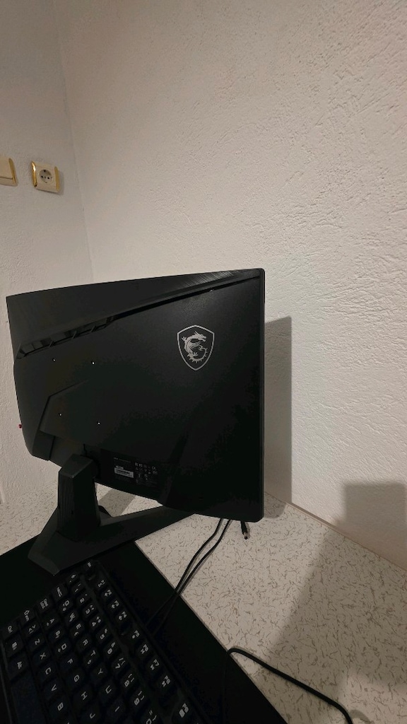 MSI MAG 274 CXF 27 - 4