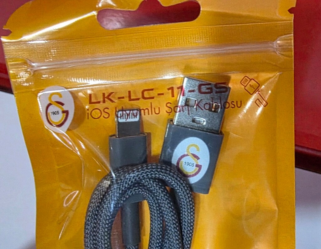 Galatasaray lisanslı IOS USB şarj kablosu. Sıfır paketinde. - 3