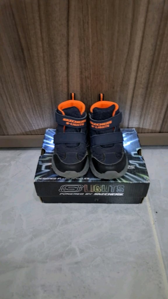 SKECHERS ERKEK ÇOCUK BOT ORJİNAL SIFIR AYARINDA 24 NUMARA