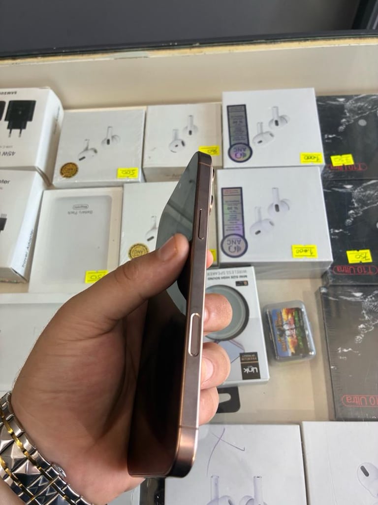 iPhone 16 pro max - 4