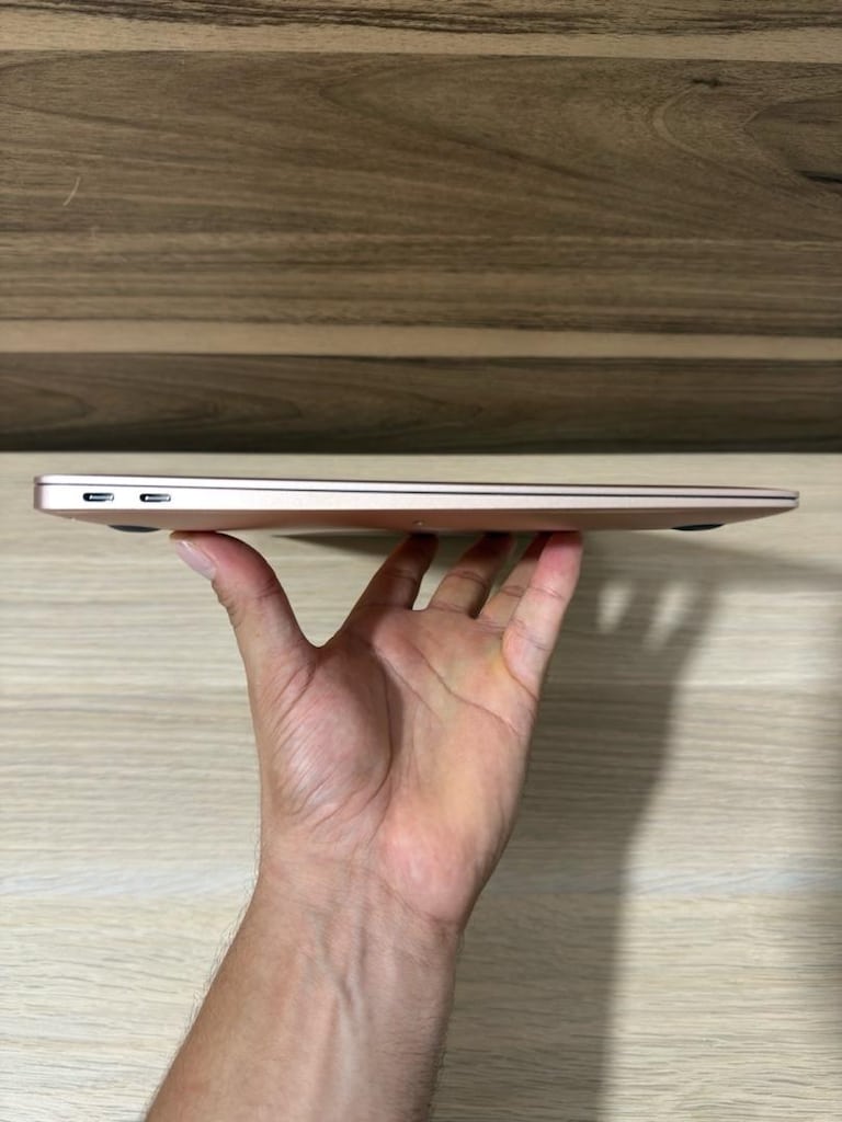 MacBook Air / M1 / 13 inç / 8 GB Ram / 256 GB Ssd - 6