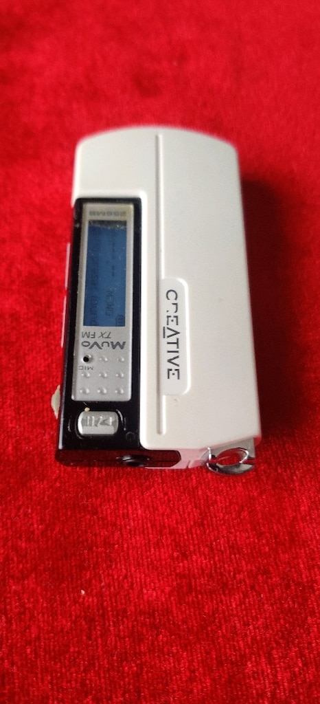 Creative MuVo TX - FM Radyo ve USB MP3 Çalar - 128 MB - Koleksiyonluk. - 4