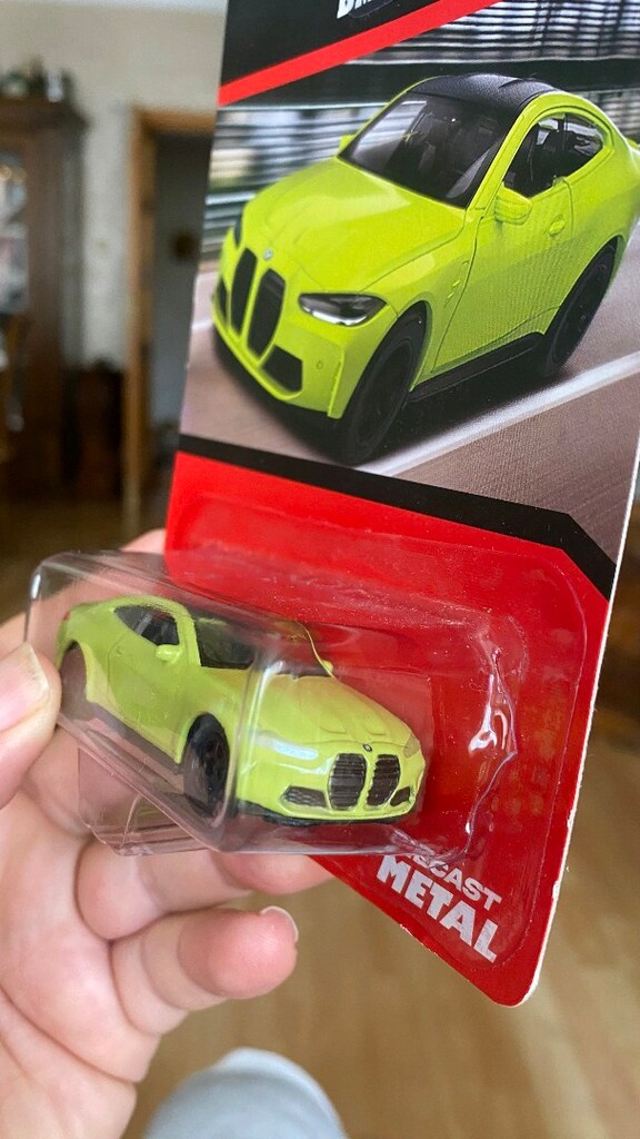 Welly BMW M4 Neon Yeşil Mini Araç - 2