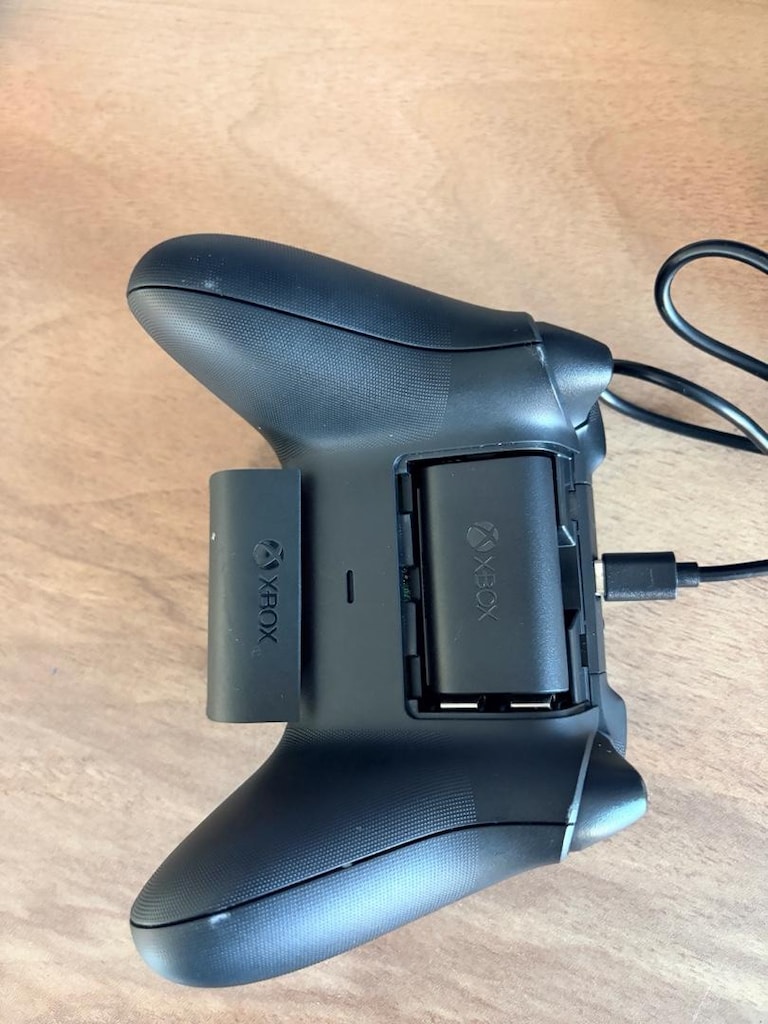 Xbox Series S + 2 Orijinal Kol + Şarjlı Pil Kiti - 5