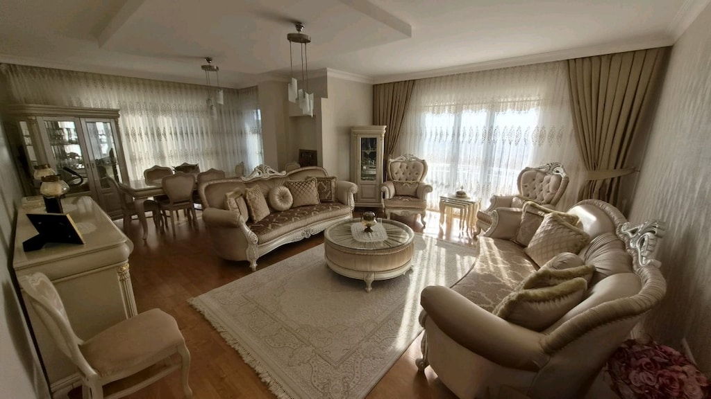 LÜKS AVANGART SALON TAKIMI – KOLTUK, YEMEK ODASI, VİTRİN VE KONSOL - 2