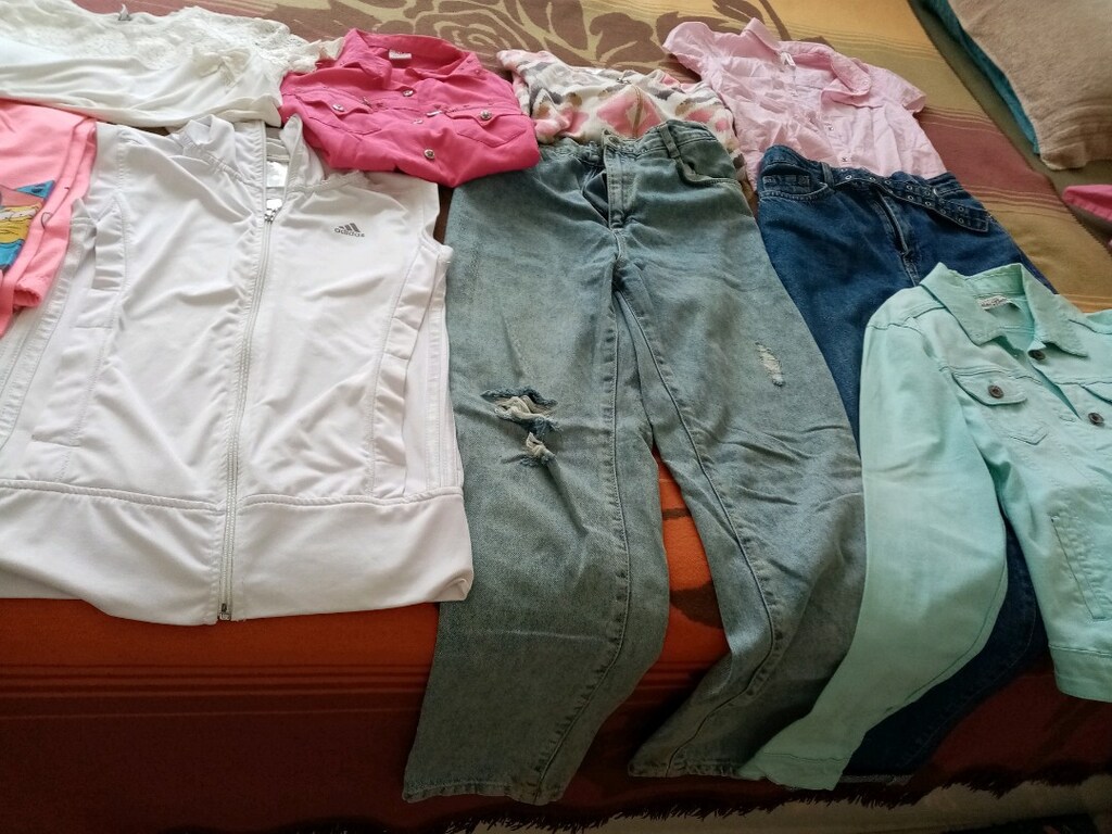 9,12yaş kıyafetler pantolon tişört cogu yeni giyilmedi