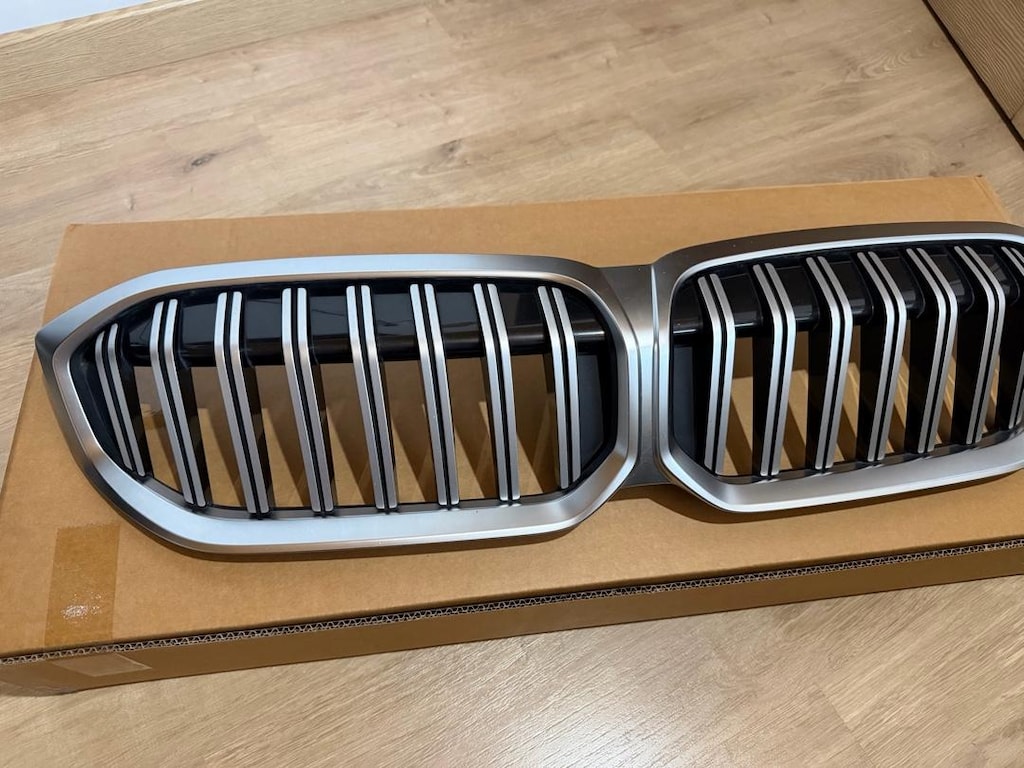 Acil satılık! BMW G20 LCi orjinal ön panjur ızgara - 2