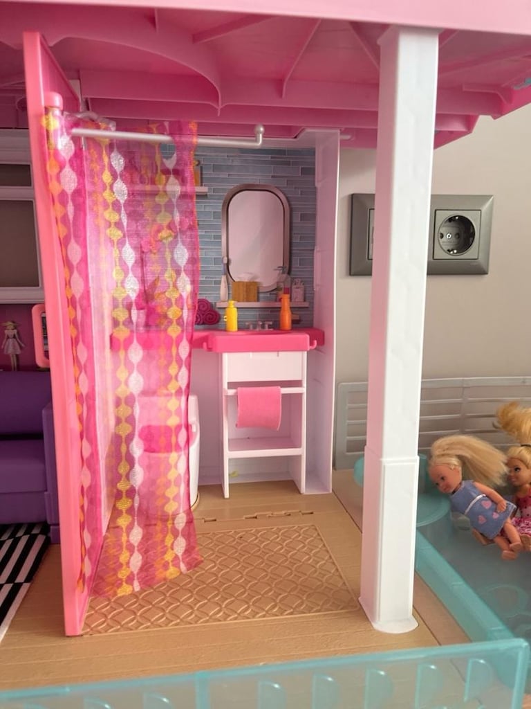 barbie dream house - 4